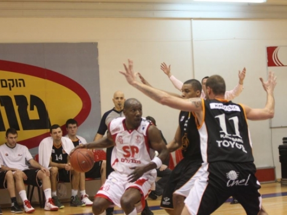 Hapoel Tel Aviv sealed the second spot after beating Feni at home
