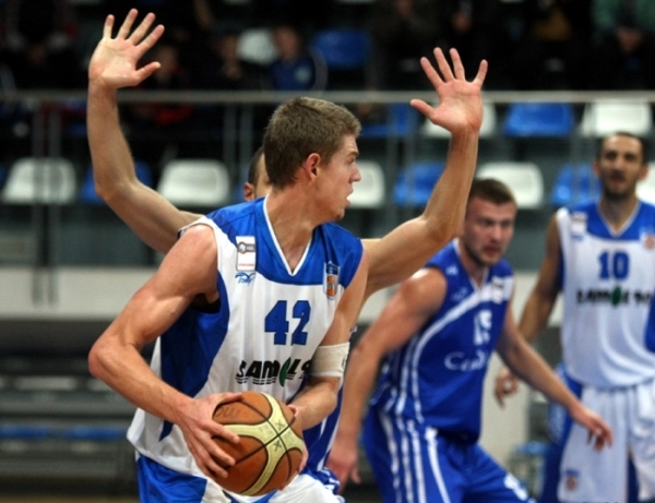 Travis Peterson: We have to be able to put up 40 minutes good basketball every game